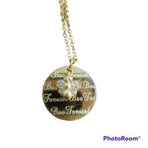 Bee focused necklace and earrings gold